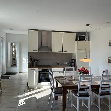 In Hoben Mit Grill Und Terrasse بيت للعطل زيروف
