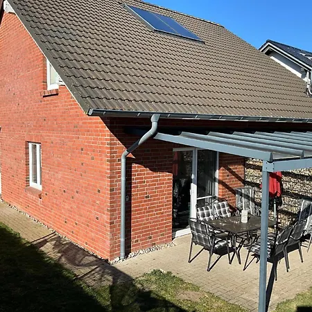 In Hoben Mit Grill Und Terrasse بيت للعطل زيروف